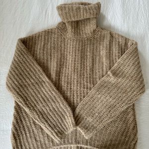 LITA wool sweater
